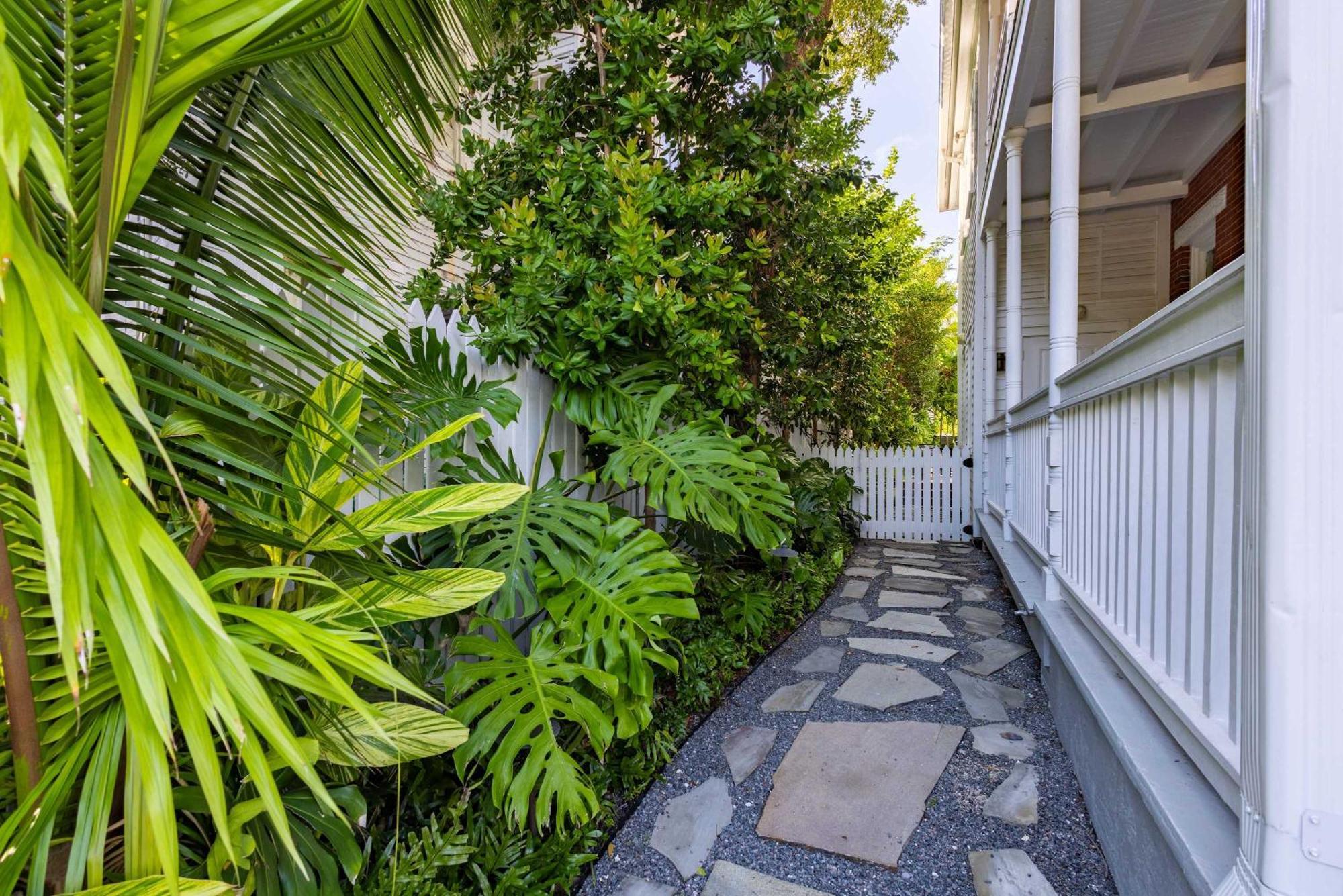 Takeover At The Grand Maloney Key West Exterior photo