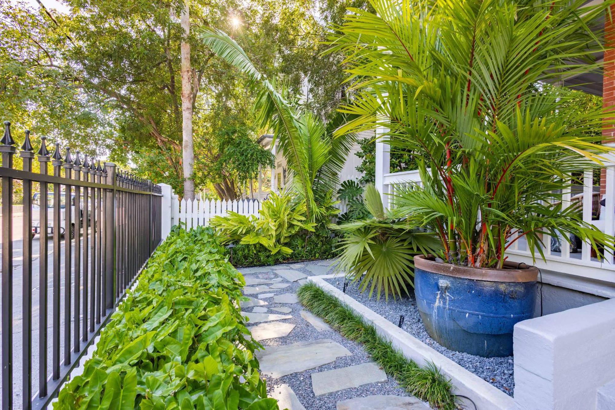 Takeover At The Grand Maloney Key West Exterior photo